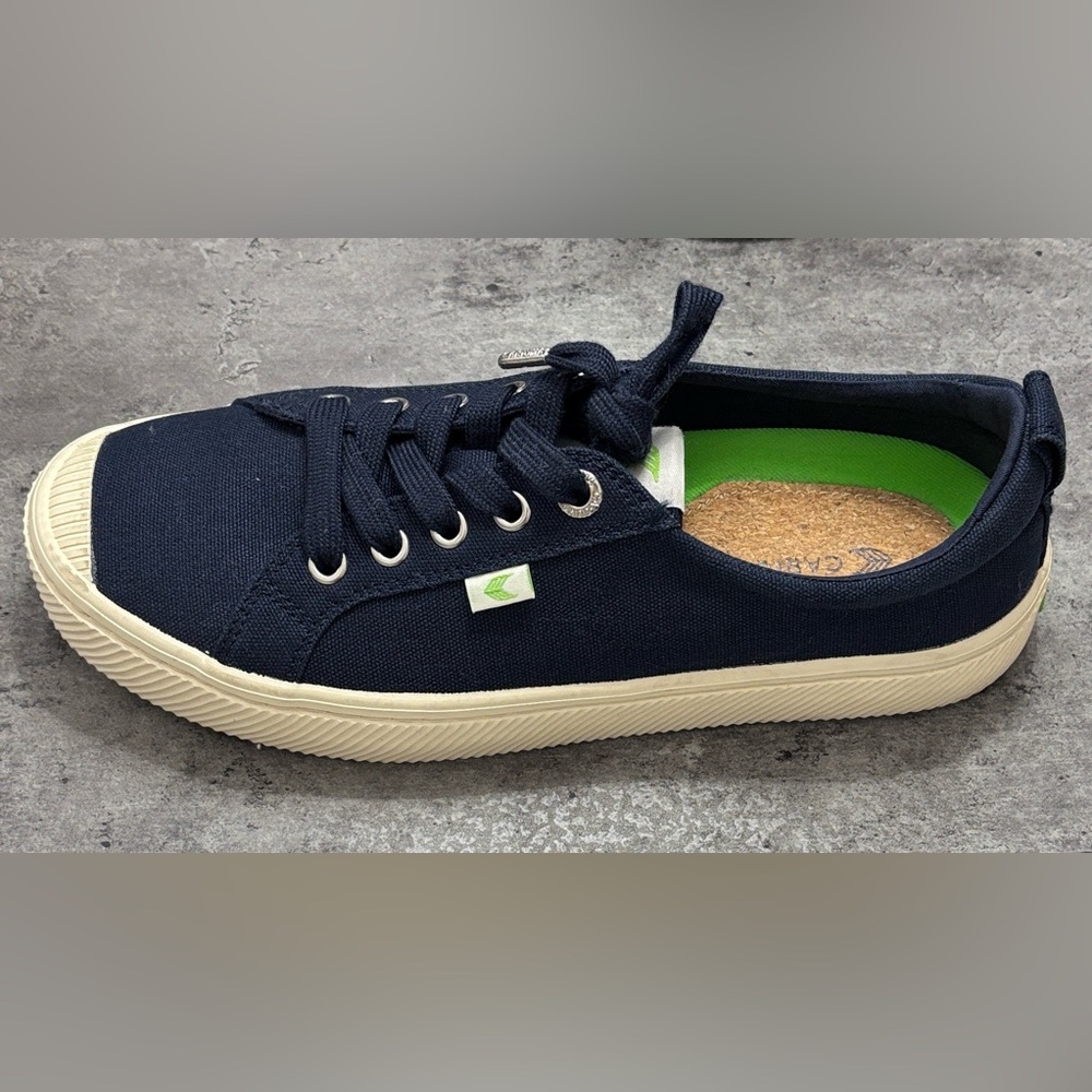 CARIUMA Women’s Navy Blue Canvas Sneakers - EXCELLENT CONDITION Size 8.5